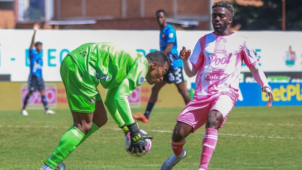 Boyacá Chicó se salvó del gol de Envigado por un fuera de lugar Boyacá Chicó se salvó del gol de Envigado por un fuera de lugar