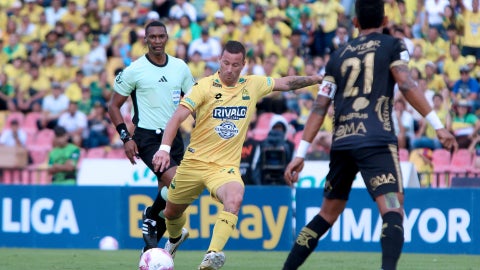 Pons hace brillar al portero de Llaneros - VizzorImage