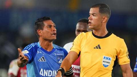 Roja directa en Santa Fe vs Millonarios - VizzorImage