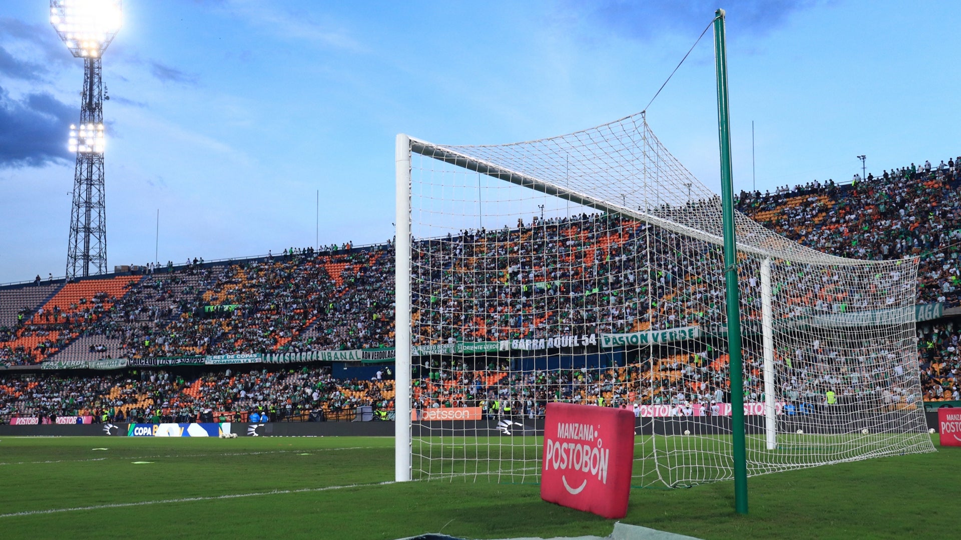 Estadio Atanasio Girardot de Medellìn - VizzorImage