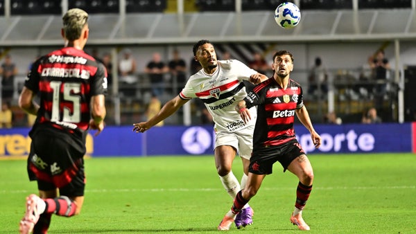 Flamengo, con Jorge Carrascal en cancha, igualó con Sao Paulo