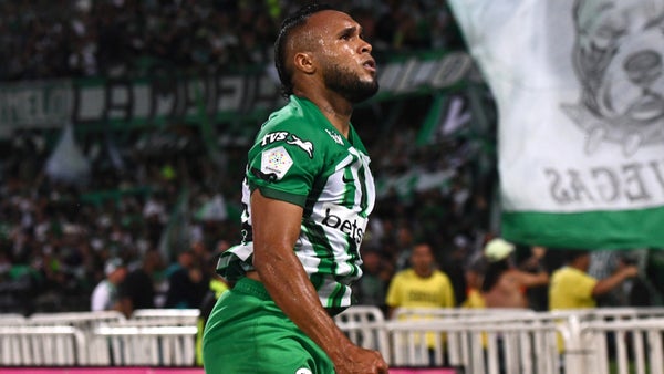 Con este golazo, Andrés Sarmiento revivió a Nacional en el duelo ante Medellín Con este golazo, Andrés Sarmiento revivió a Nacional en el duelo ante Medellín