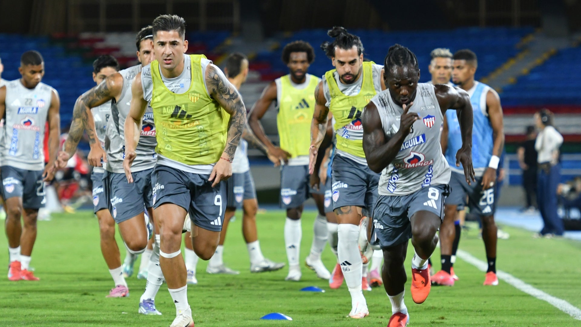 Jugadores de Junior - VizzorImage