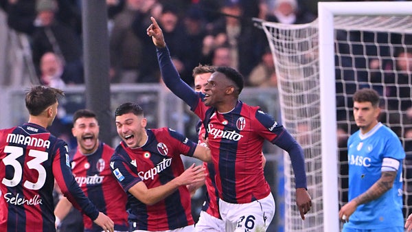 Con gol de Jhon Lucumí, Bologna le negó el liderato a Napoli