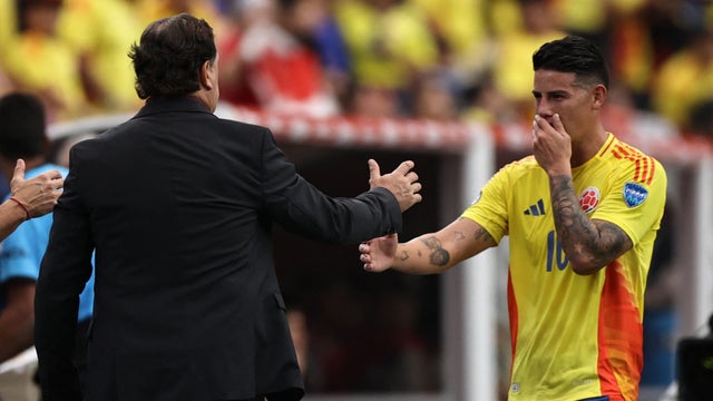 Nestor Lorenzo y James Rodriguez en la seleccion Colombia - AFP