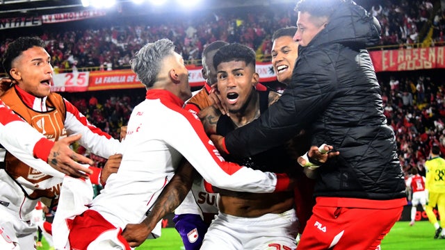 Santa Fe lucha por clasificar a cuadrangulares