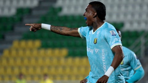 Johan Arango recibió la tarjeta roja