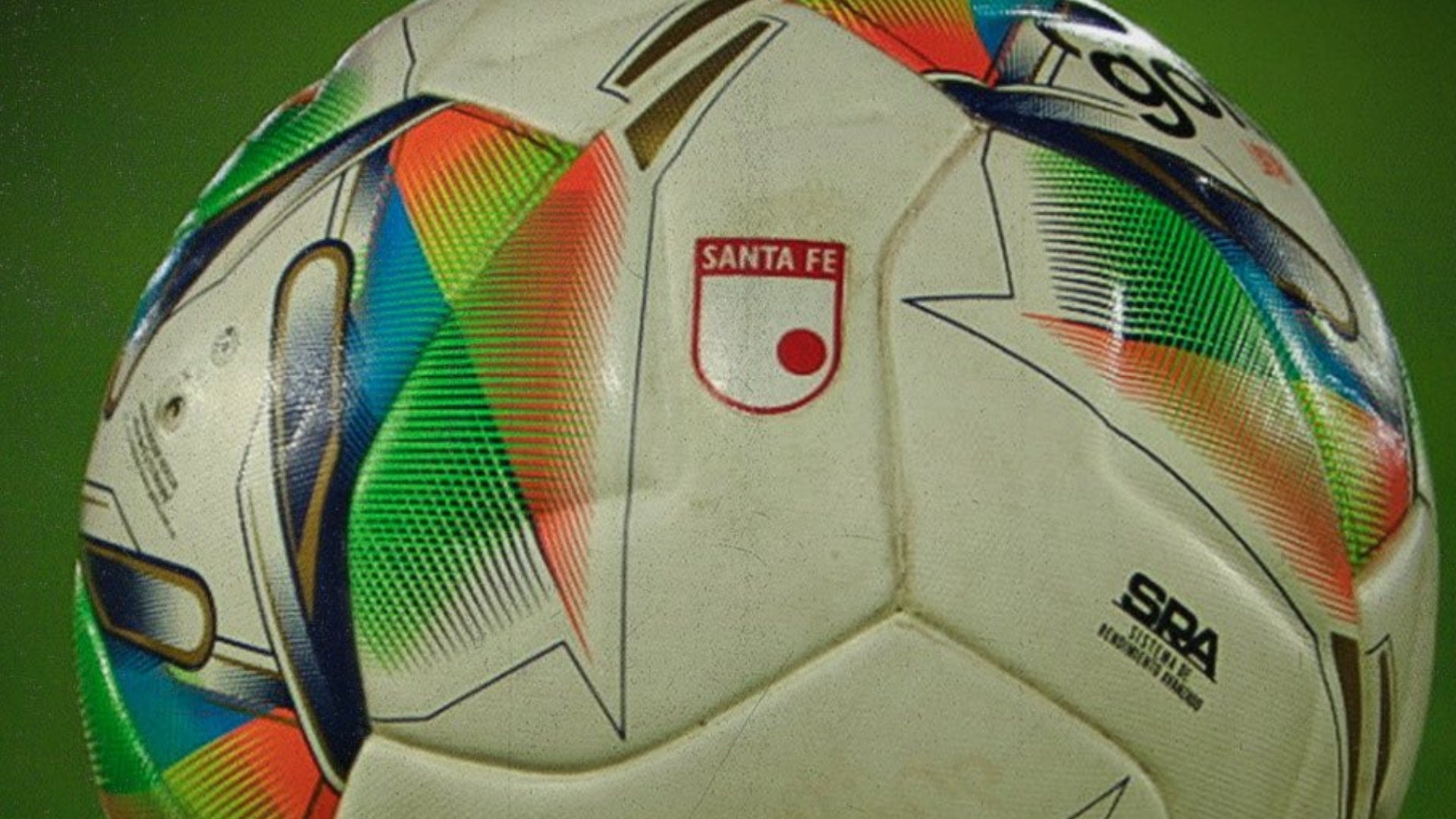 Balon del FPC con logo de Santa Fe - @SantaFe