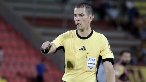 Andrés Rojas, arbitro de Jaguares vs Cucuta - VizzorImage