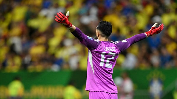 Camilo Vargas salvó a Colombia con una gran atajada