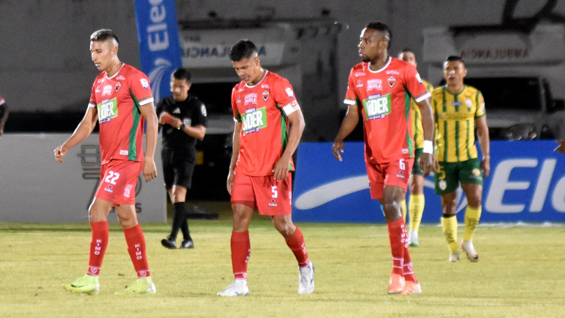Patriotas perdio por roja un jugador vs Real Cartagena - VizzorImage