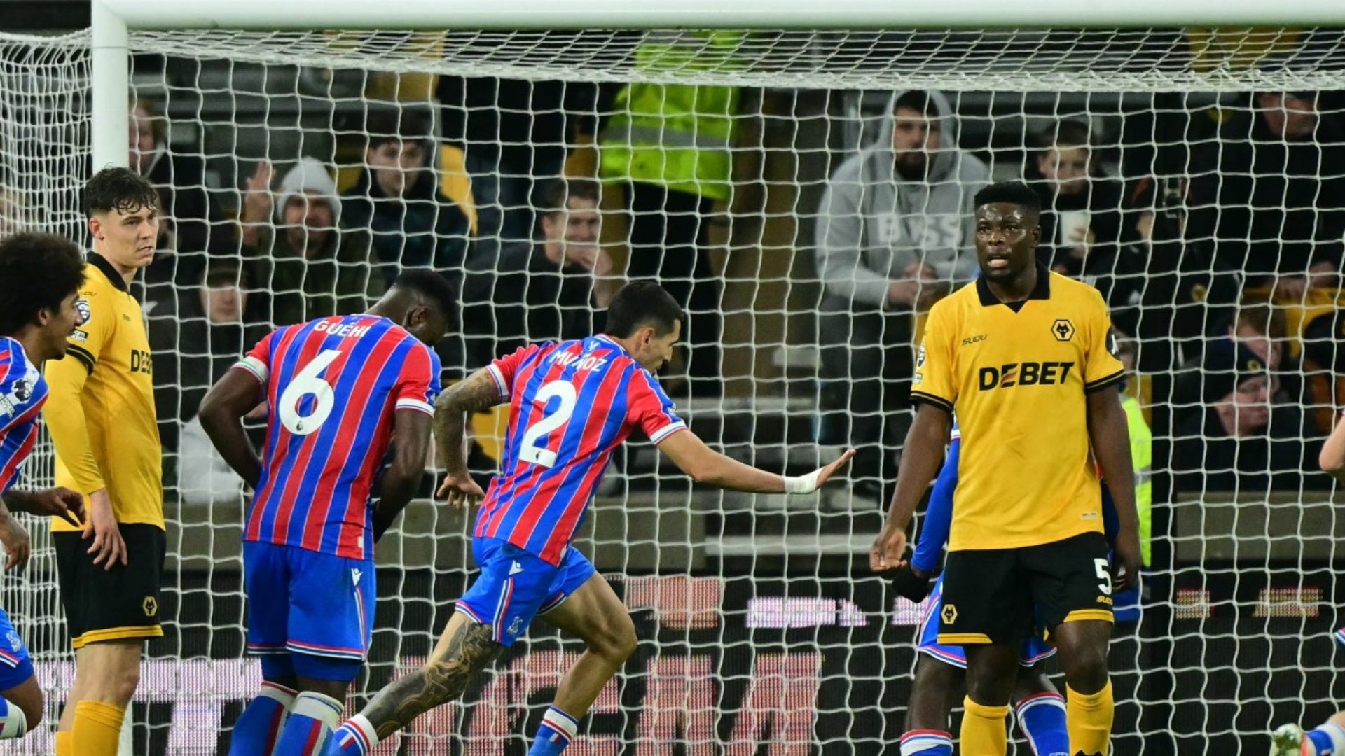 Daniel Muñoz marcó para Crystal Palace