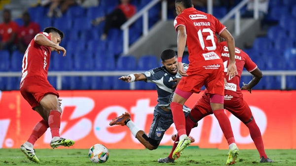 ¡Polémica en el Pascual! Enamorado pidió penal para Junior ¡Polémica en el Pascual! Enamorado pidió penal para Junior