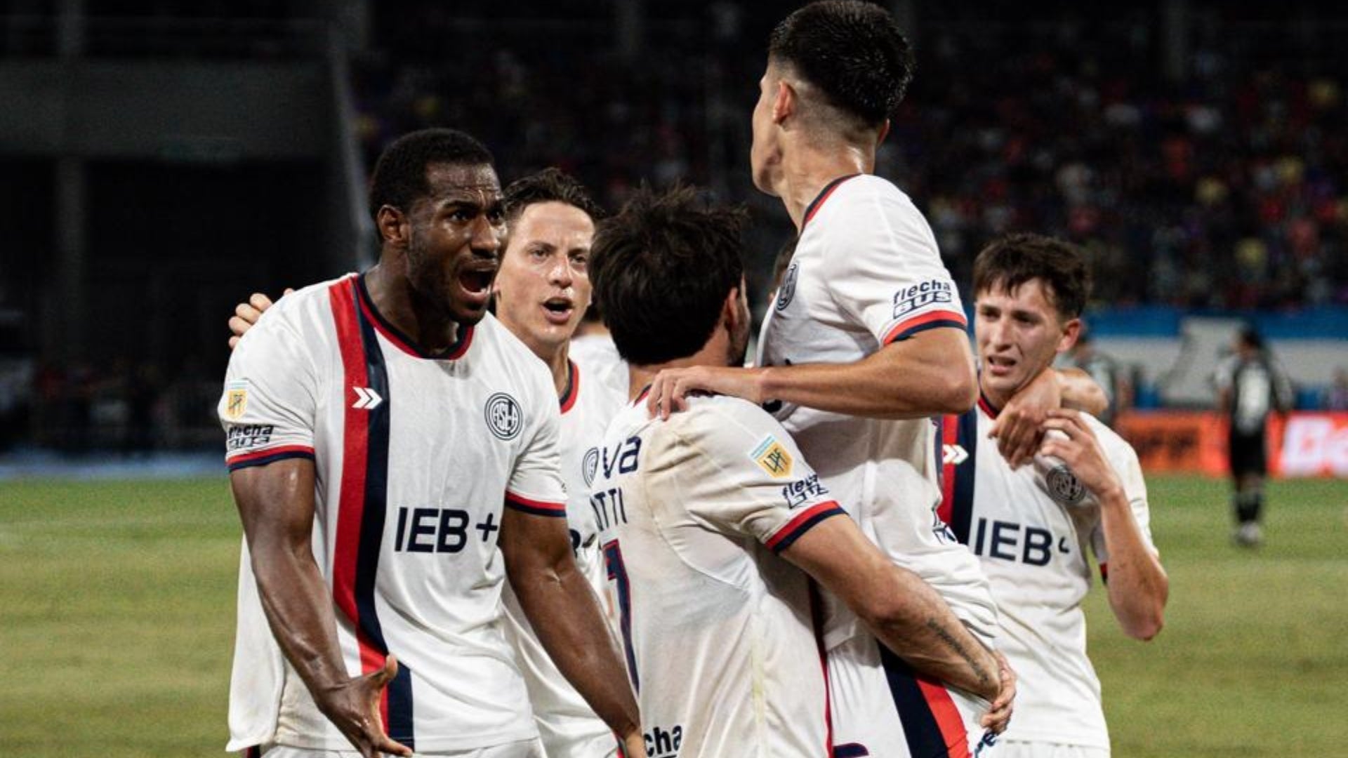 Jhohan Romaña fue expulsado en San Lorenzo - @SanLorenzo