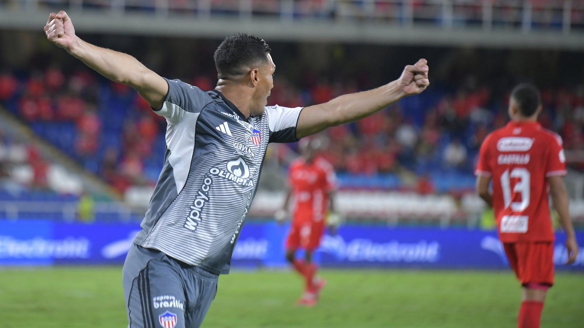 América perdió dos puntos tras polémico gol de Junior