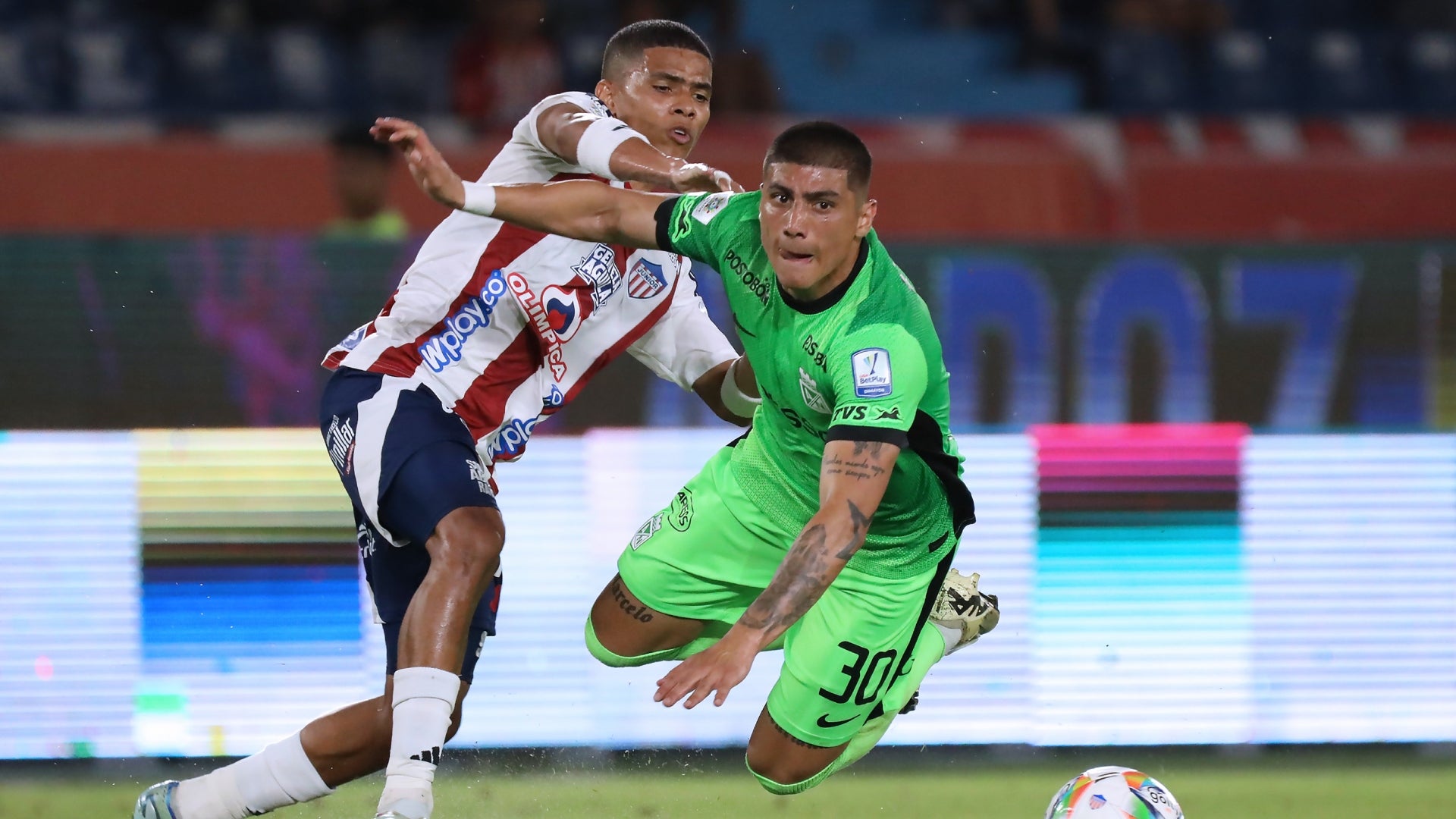 Junior le marco a Nacional pero la jugada fue anulada - VizzorImage