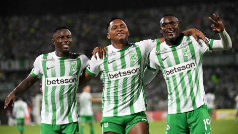 Marino Hinestroza, Alfredo Morelos y Kevin Viveros con Nacional en Libertadores - AFP