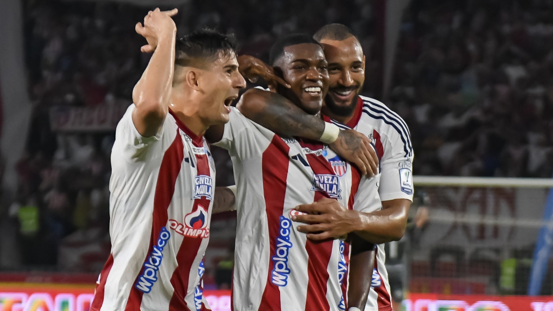 Paiva, Canchimbo y Monzón celebran el gol de Junior a Nacional - VizzorImage