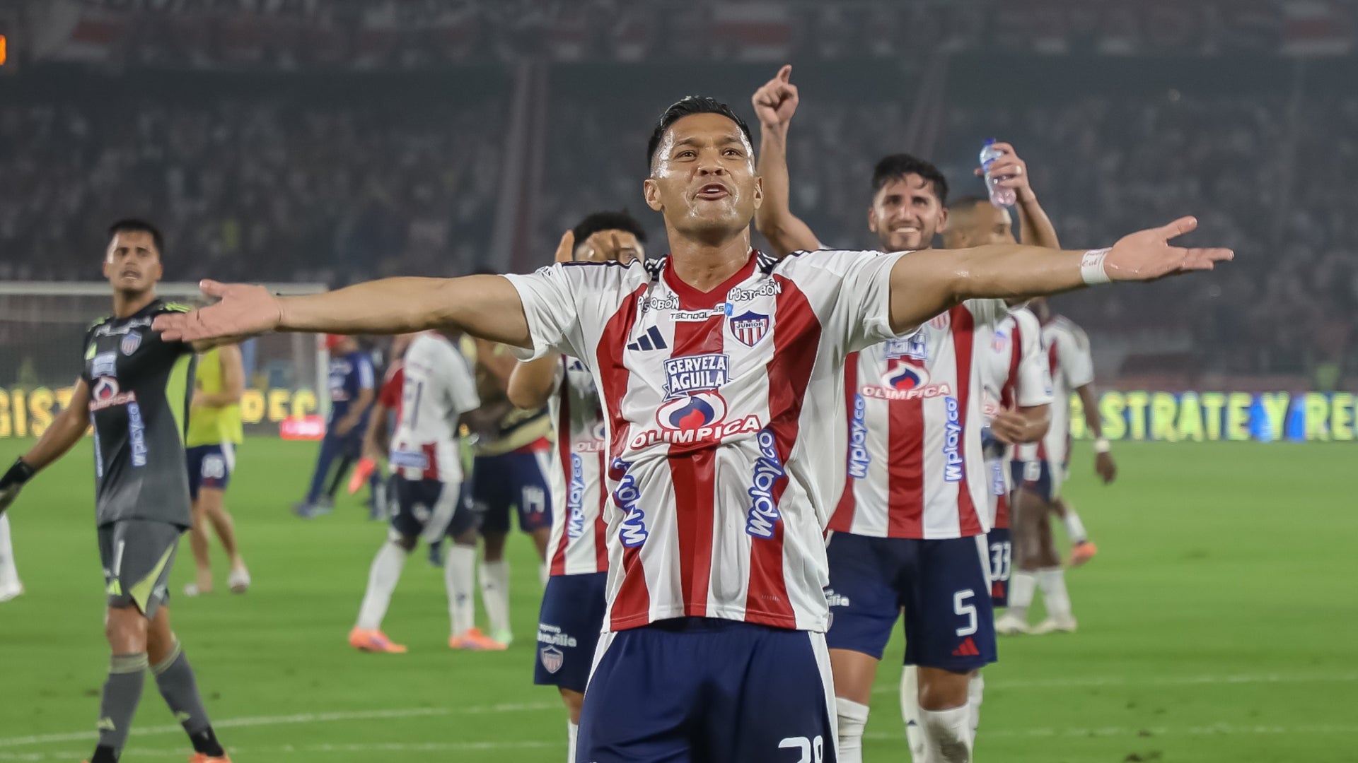 Junior es lider del grupo A a falta de dos fechas - VizzorImage