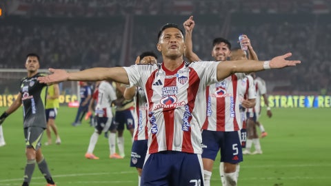 Junior es lider del grupo A a falta de dos fechas - VizzorImage