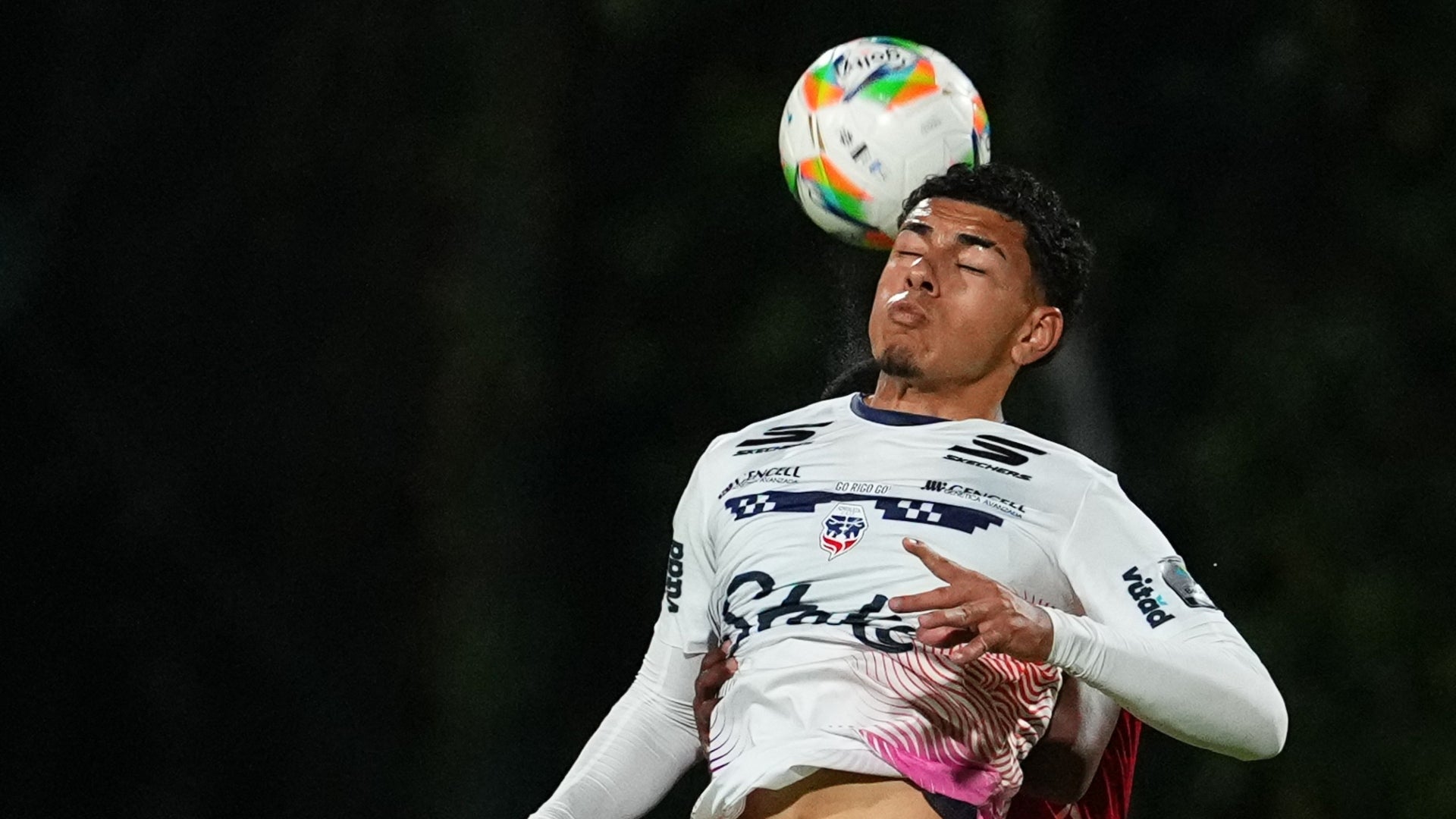 Emilio Aristizabal marco autogol en Fortaleza vs Santa Fe - VizzorImage