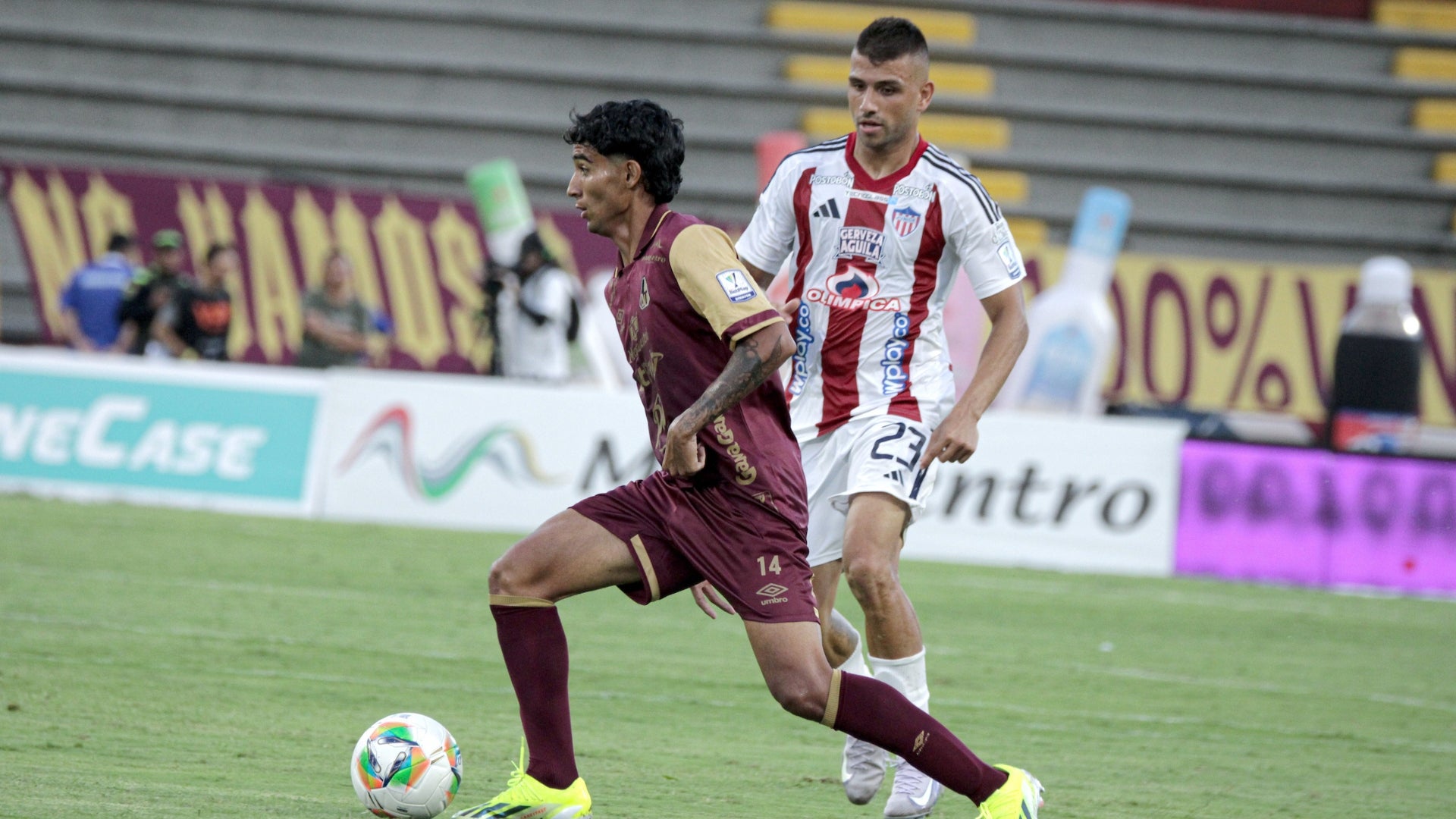 Jeinner Fuentes y Titi Rodriguez en Tolima vs Junior - VizzorImage
