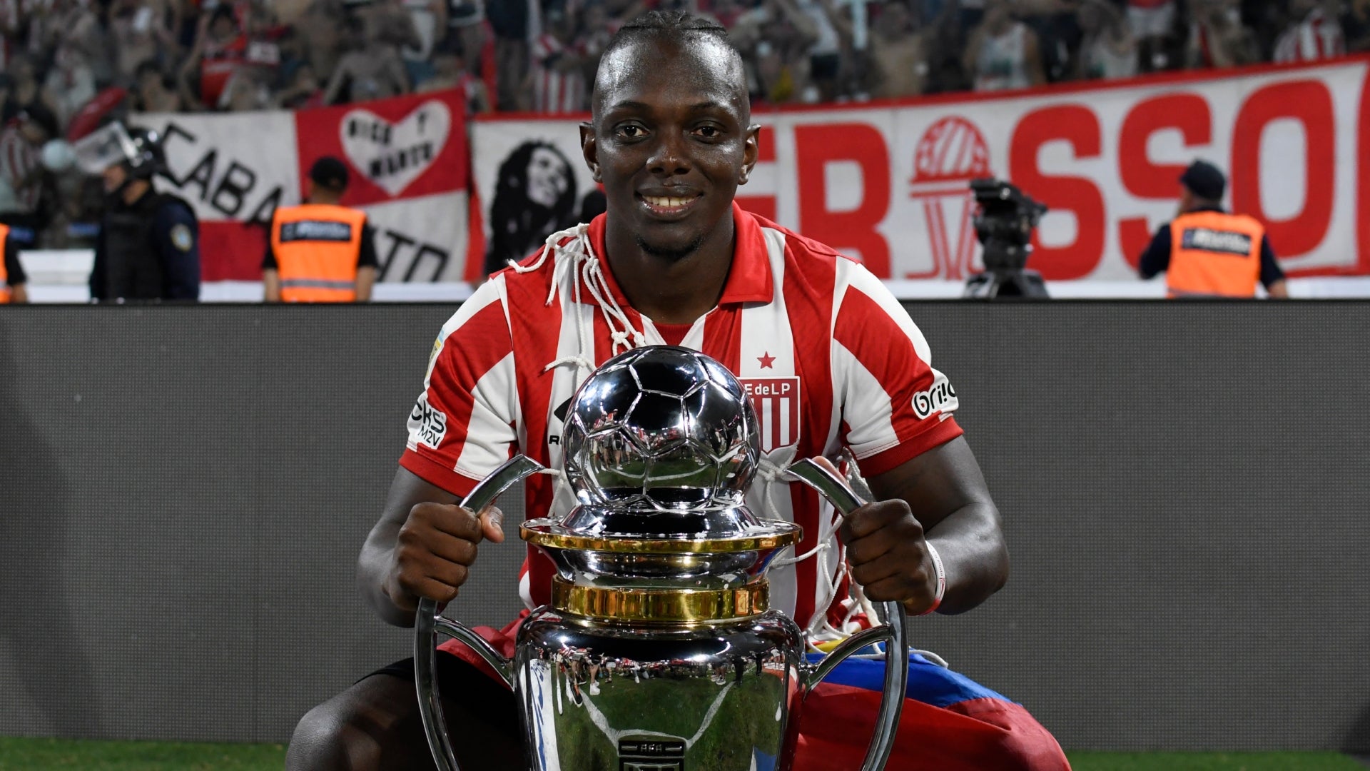 Cetré se consagró campeón con Estudiantes de La Plata en Argentina