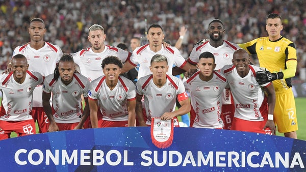 Figura de América de Cali recibió reconocimiento de la Conmebol