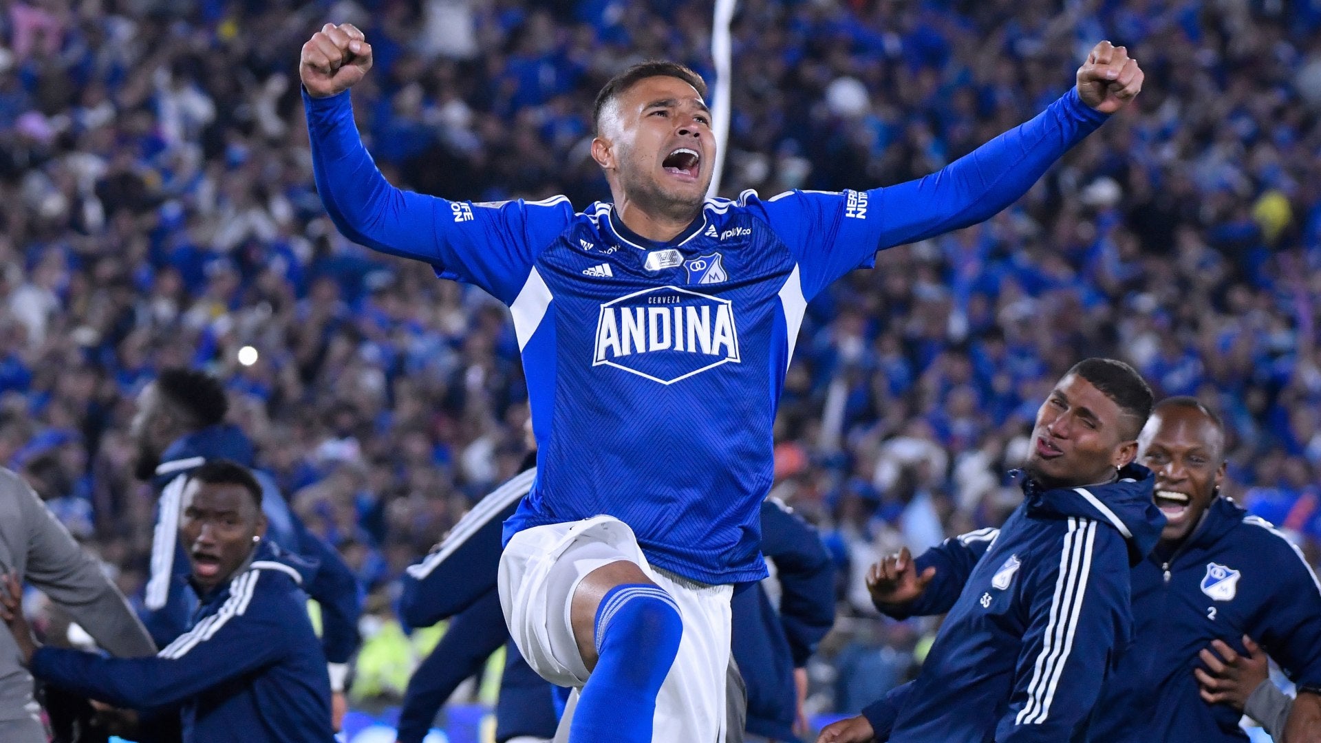 Larry Vásquez vuelve al FPC con un inesperado equipo