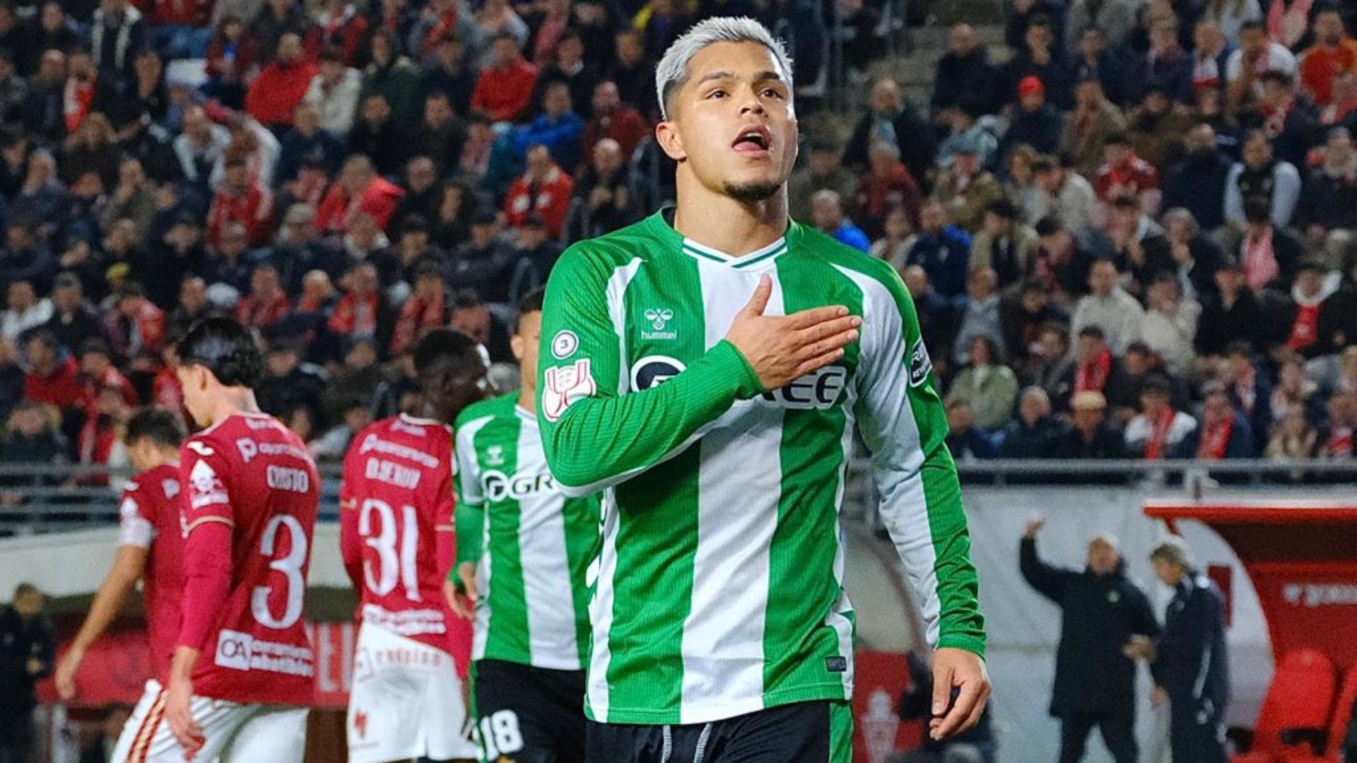 El 'Cucho' Hernández anotó un nuevo gol con Betis