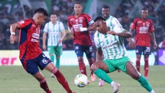 Atlético Nacional y Medellín recibieron duras sanciones por la actuación de hinchas - VizzorImage