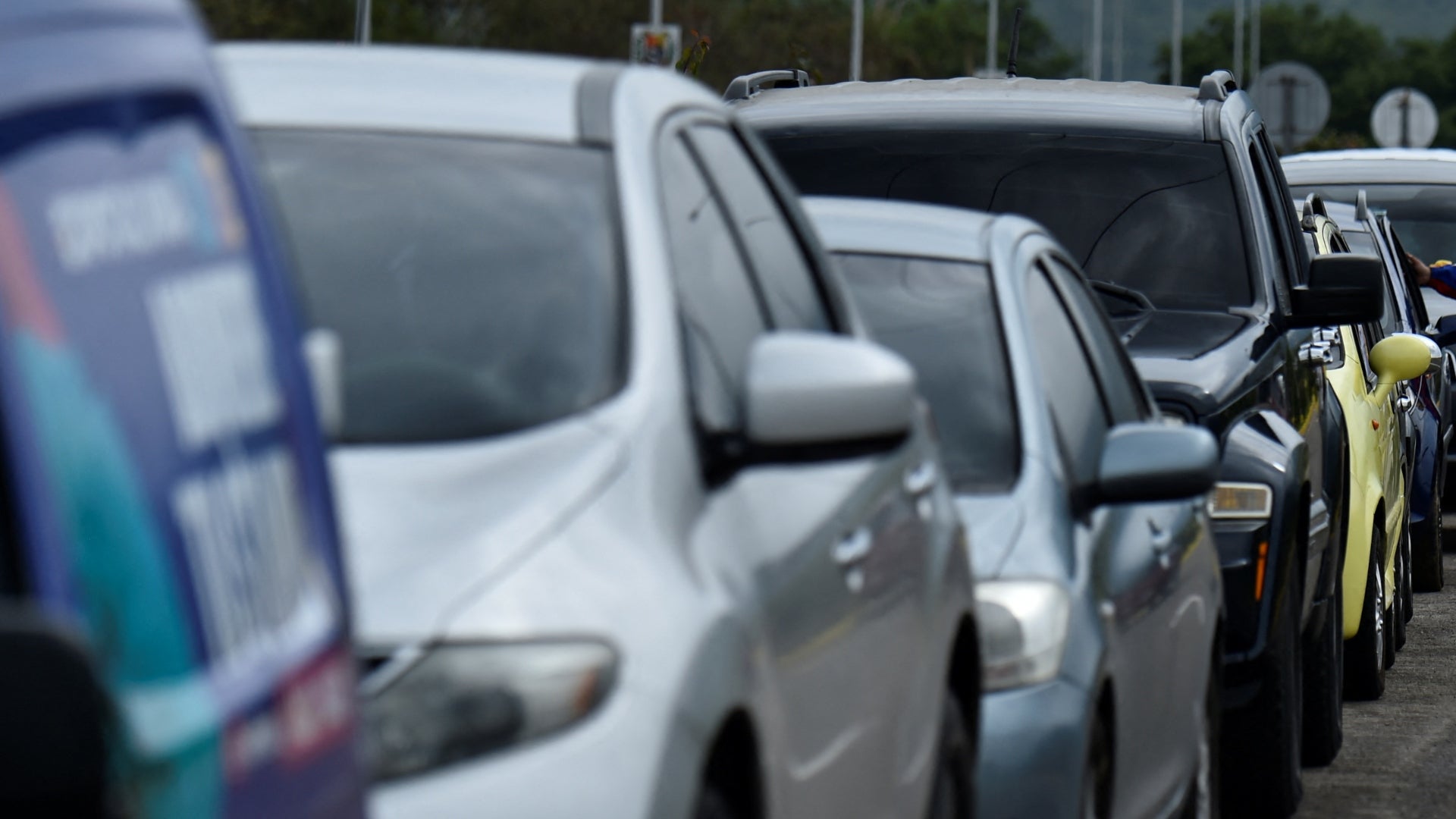 Carros en autopista de Colombia - AFP