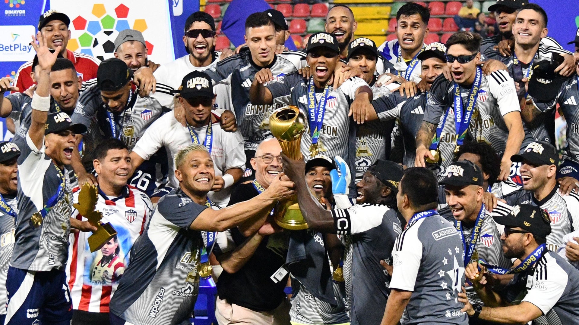 Junior anuncia a Luis Muriel