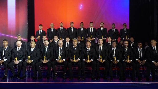 Junior presentó sus refuerzos y aclaró el tema Muriel y Barrios