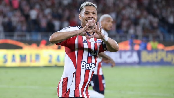 Teófilo Gutiérrez y una celebración inesperada con un policía