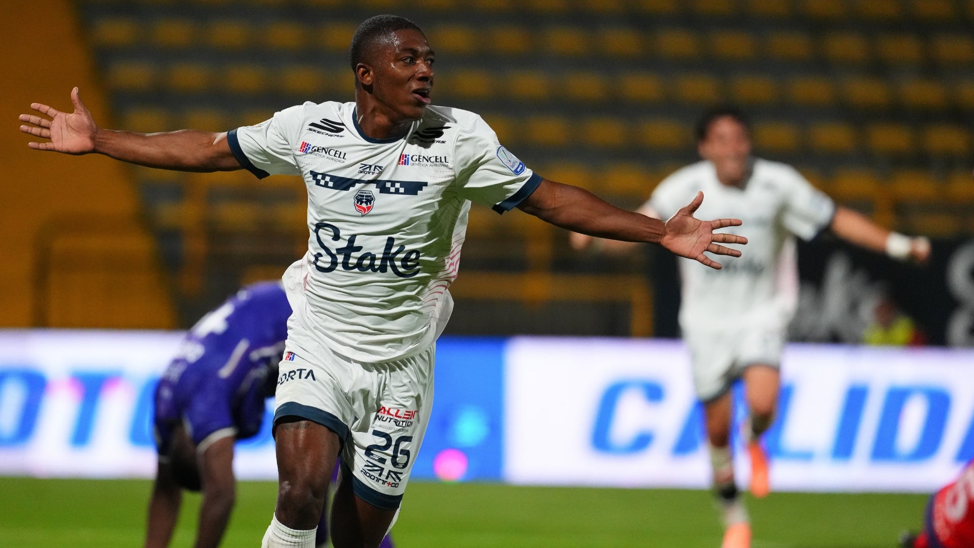 Fortaleza toma fuerza en casa y vence a Alianza V