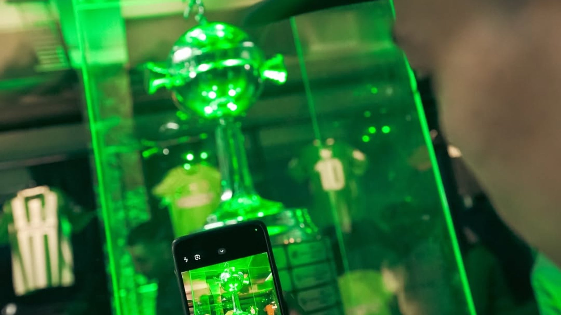 Atletico Nacional presentó su colección 2026 con homenaje a la Libertadores 2016 - @nacionaloficial