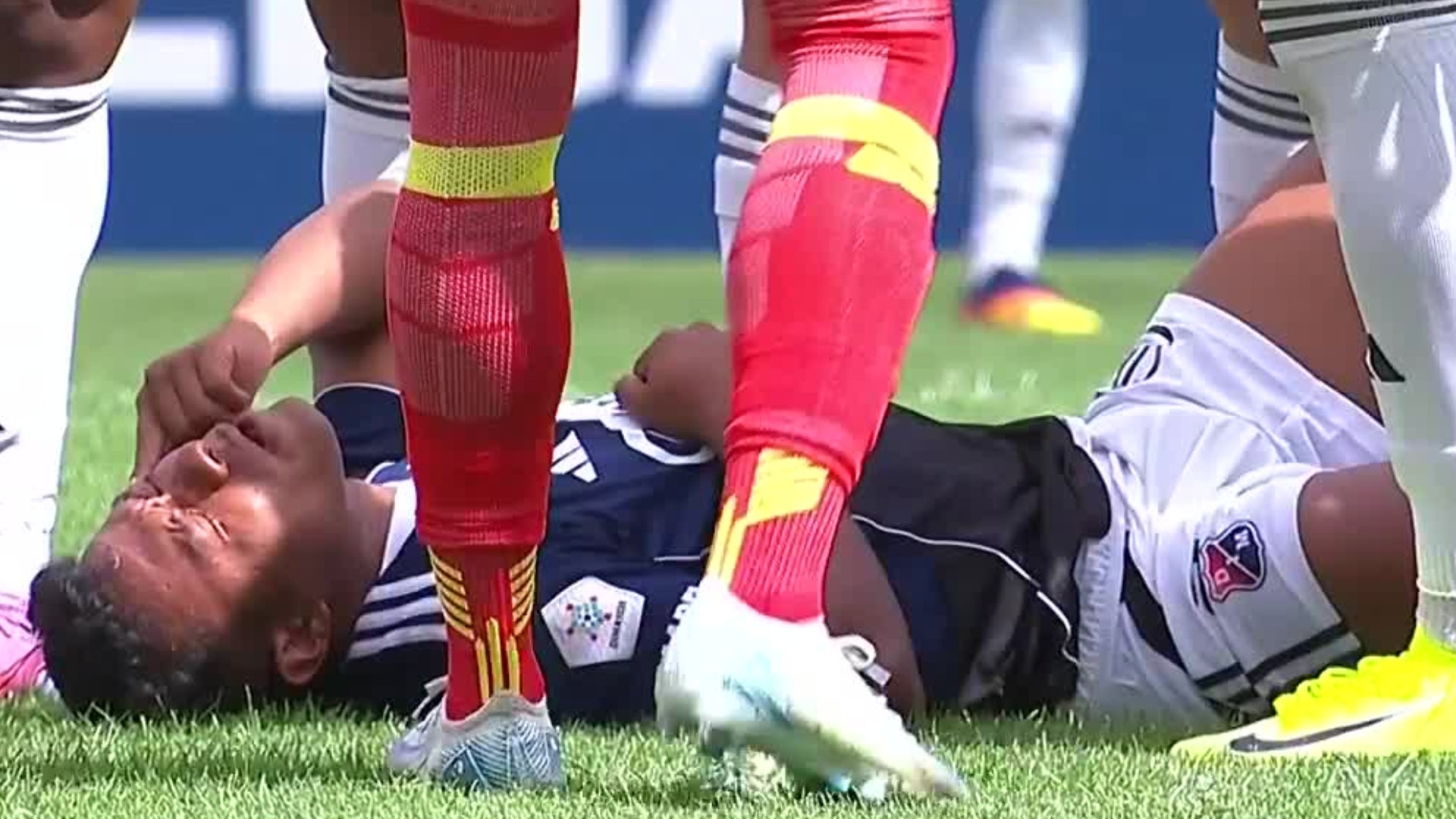 Polémica en el Pasto vs Medellin por un fuerte choque entre rivales - Win Sports