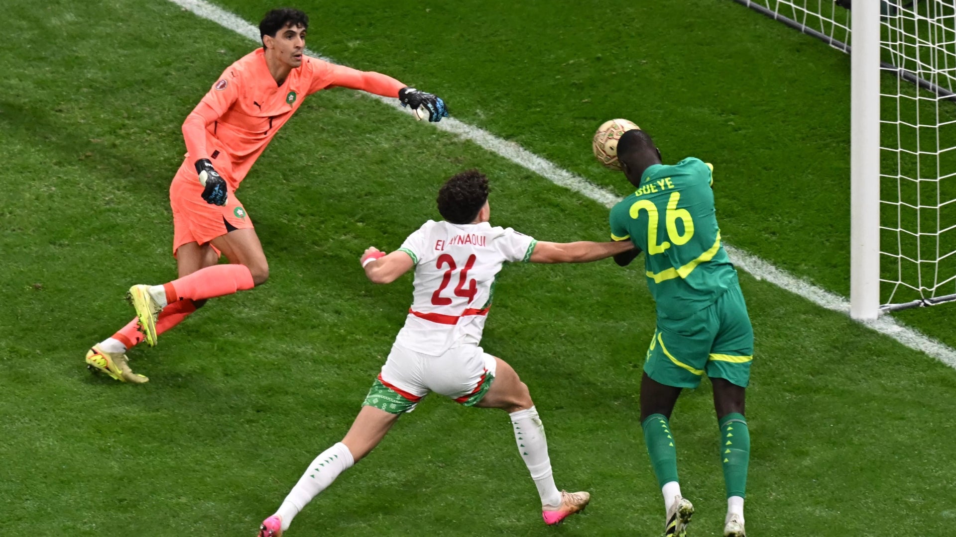 Bounou le negó dos goles cantados a Senegal vs. Marruecos - AFP