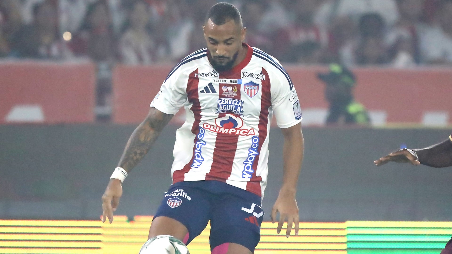 Lucas Monzón, defensor de Junior