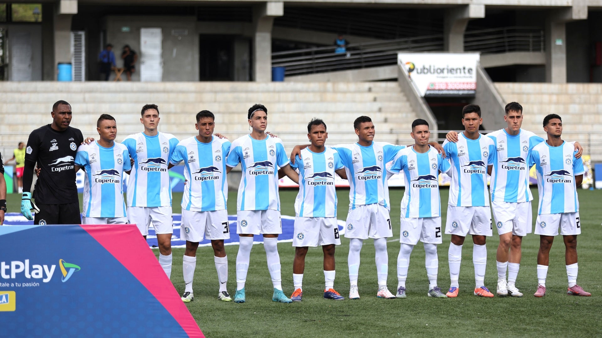 Real Santander perdio a defensor vs Real Cartagena por roja - VizzorImage