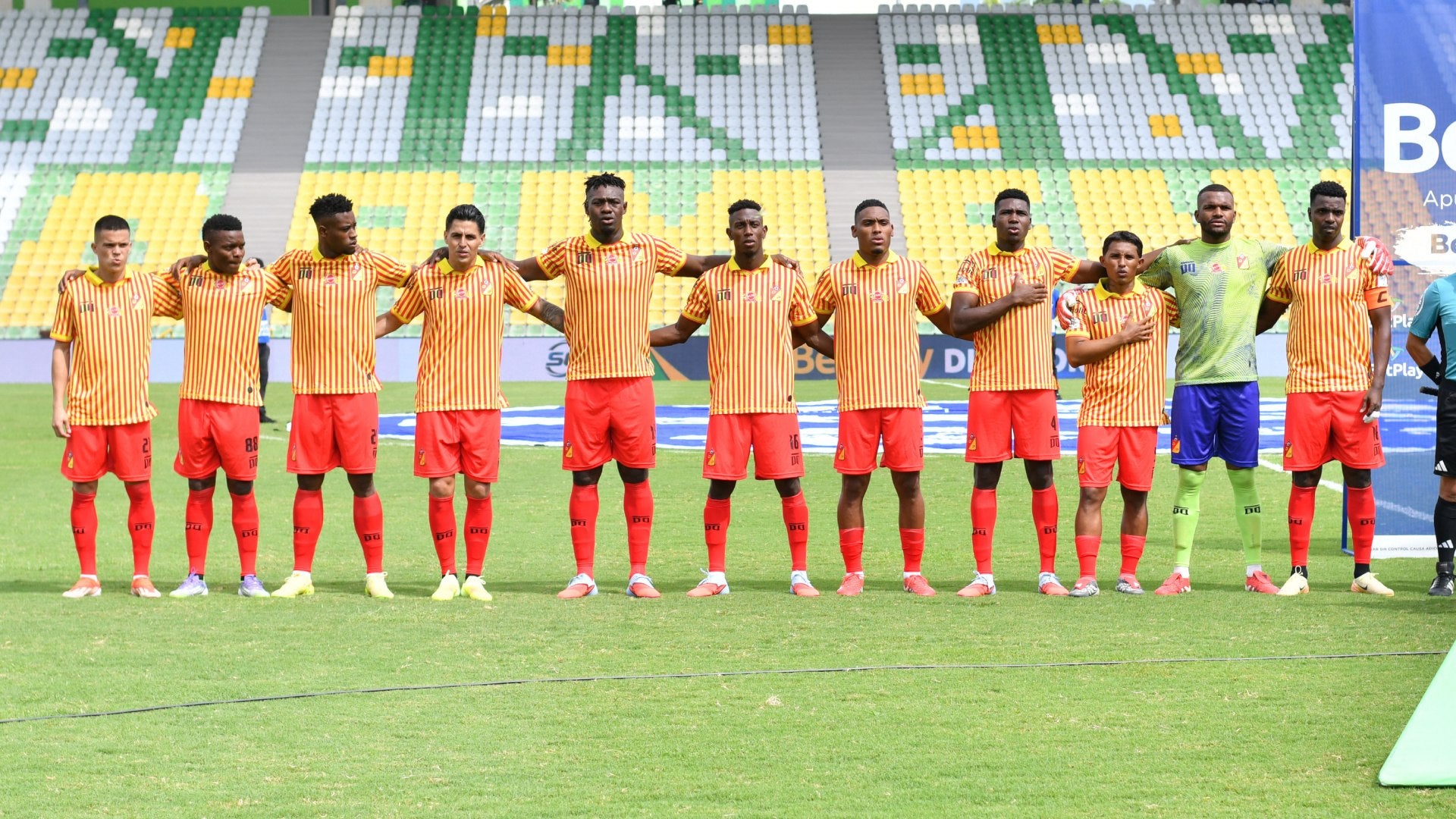 Pereira casi marca un autogol ante Fortaleza