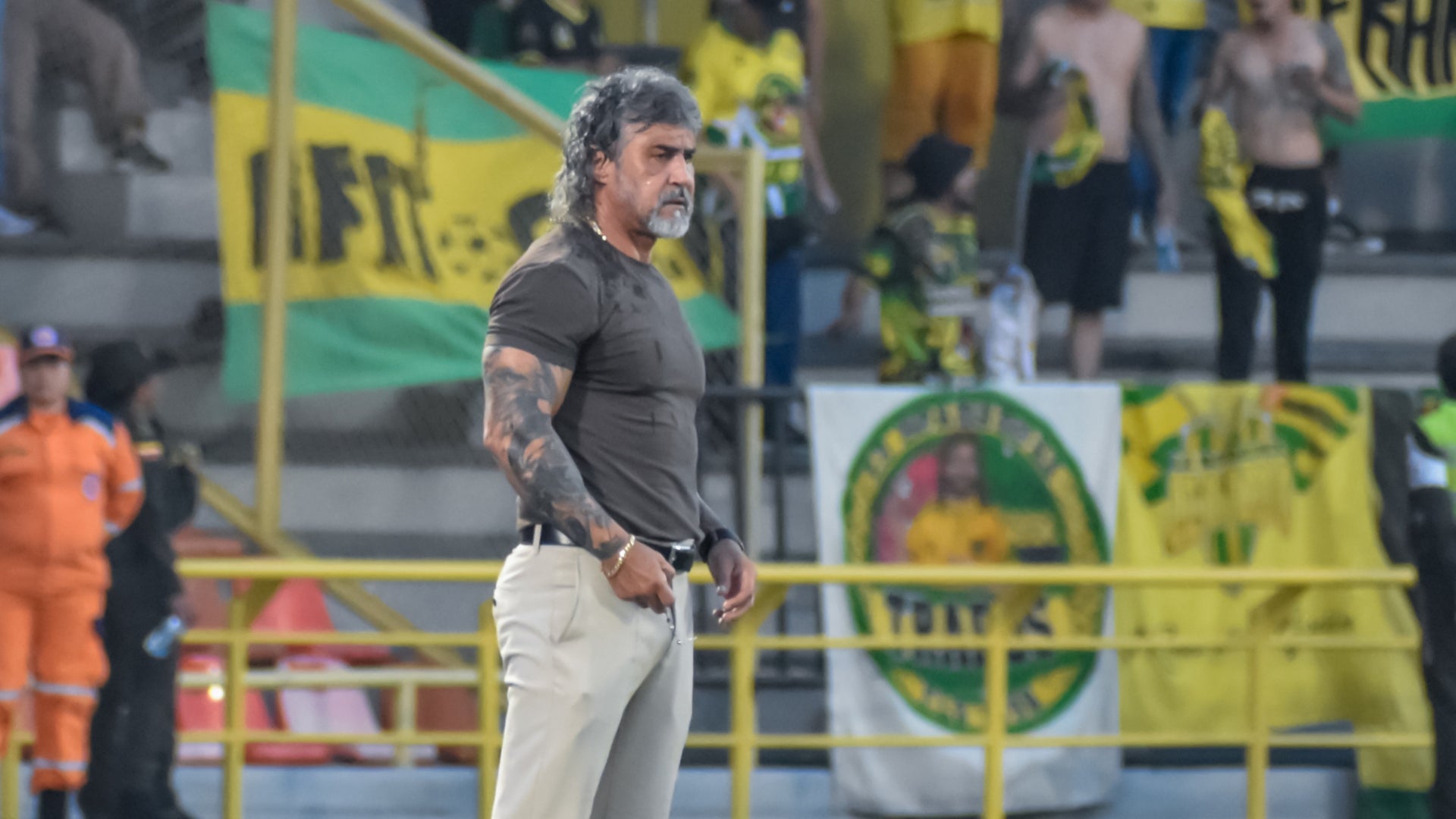 Leonel Álvarez estalló contra el estado de la cancha de Llaneros - VizzorImage