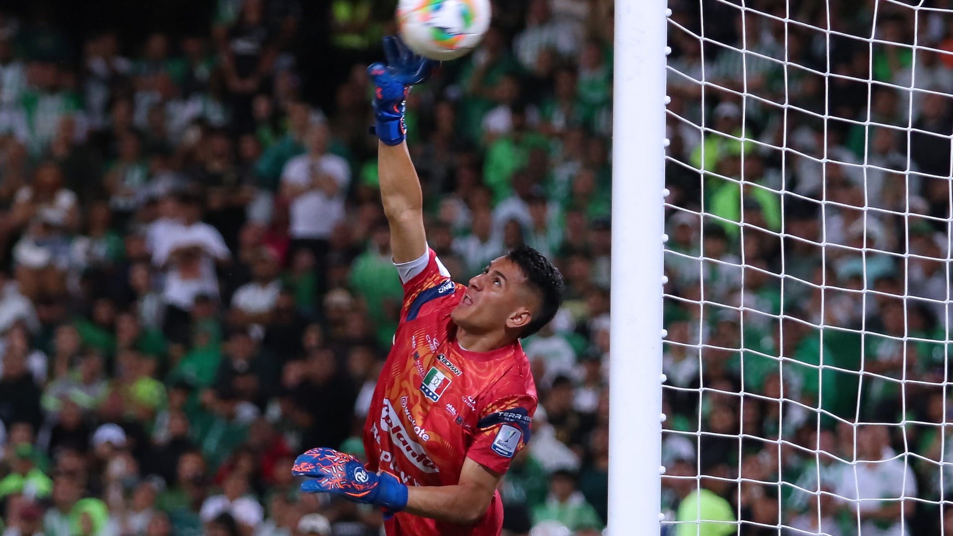 Joan Felipe Parra salvo tres veces a Once Caldas vs Santa Fe - VizzorImage