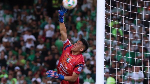 Parra voló y le negó 3 veces el gol a Santa Fe vs. Once Caldas Parra voló y le negó 3 veces el gol a Santa Fe vs. Once Caldas