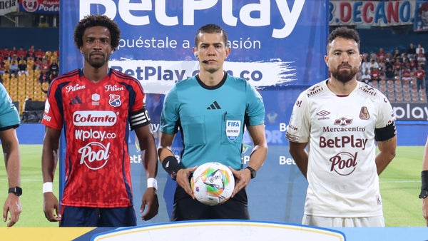 Hurtado de Tolima vio la roja vs. Medellín ¿Por qué no fue penal? Hurtado de Tolima vio la roja vs. Medellín ¿Por qué no fue penal?