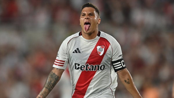 Golazo y doblete de Juanfer Quintero con River Plate Golazo y doblete de Juanfer Quintero con River Plate