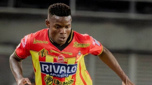 Yuber Quiñones podría continuar su carrera en otro club del FPC - VizzorImage