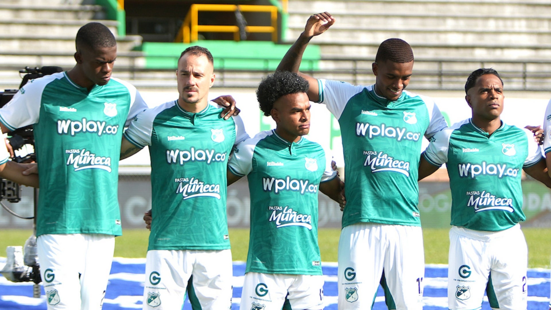 Deportivo Cali pidió penal vs. Águilas y el árbitro se lo negó - VizzorImage