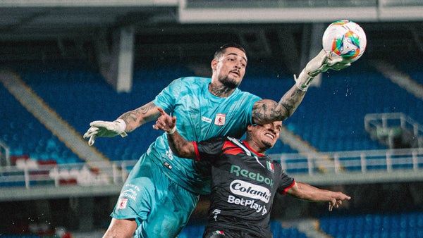 Jean Fernandes se sincera con David González en América Jean Fernandes se sincera con David González en América